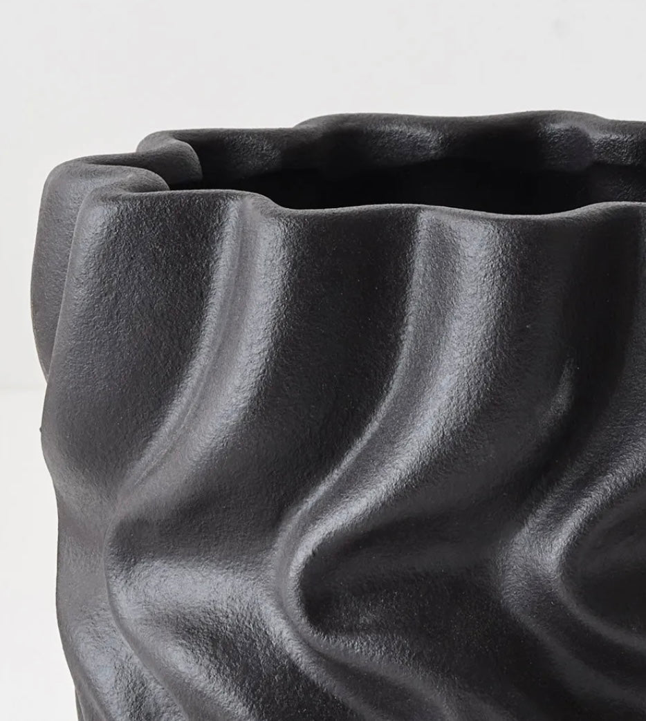 Henrika Pot - Ceramic Black